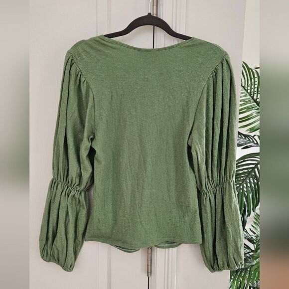 Nwt Richer Poorer Elegant Green Women's Top - Picture 2 of 5